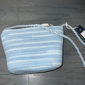 Universal thread crossbody bag